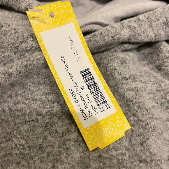 The brushed tulip hem hoodie - Picture 3 of 5